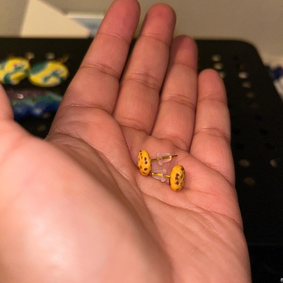 Cute Chocolate chip cookie 🍪 earrings - Picture 3 of 9